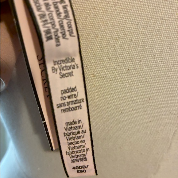 NWT Victoria’s Secret Incredible Bra Padded No Wire 40DD - Picture 3 of 4